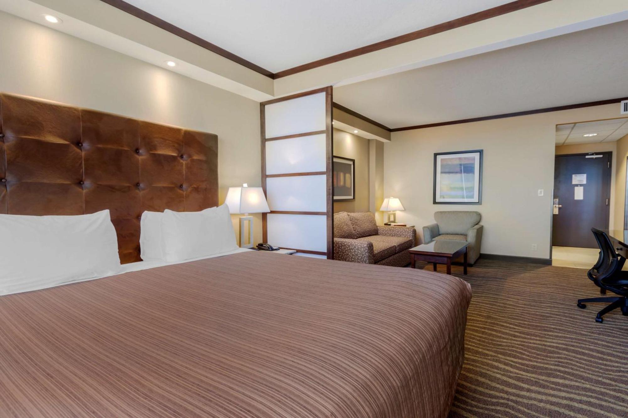 Best Western Premier Denham Inn & Suites Leduc Exterior photo