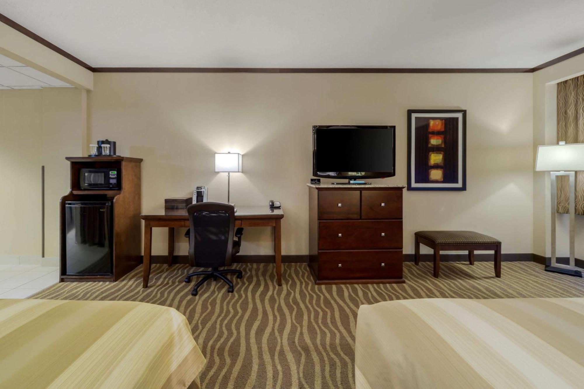 Best Western Premier Denham Inn & Suites Leduc Exterior photo