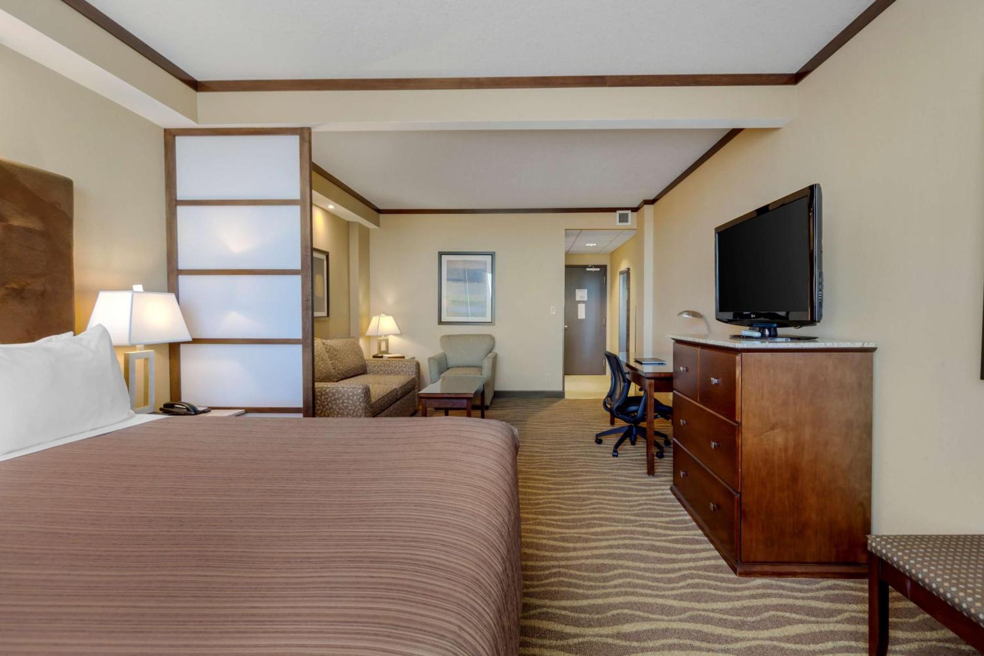Best Western Premier Denham Inn & Suites Leduc Exterior photo