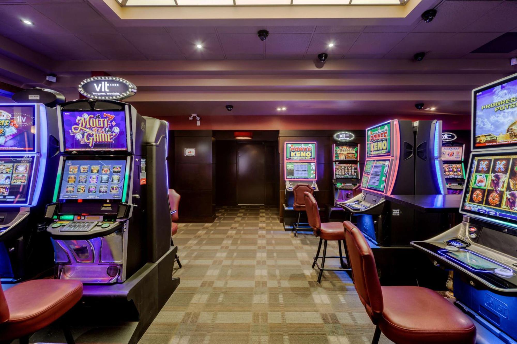 Best Western Premier Denham Inn & Suites Leduc Exterior photo