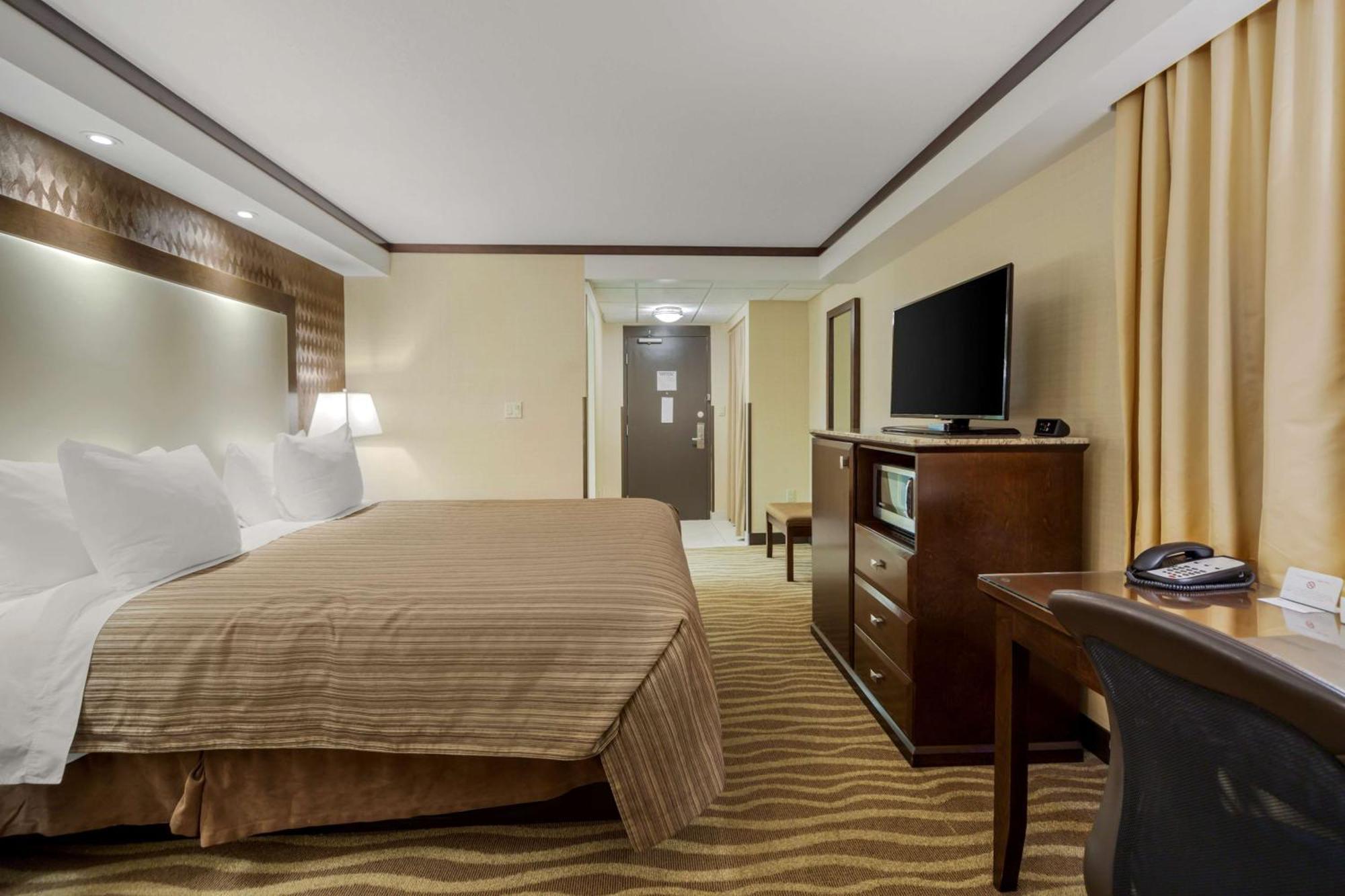 Best Western Premier Denham Inn & Suites Leduc Exterior photo