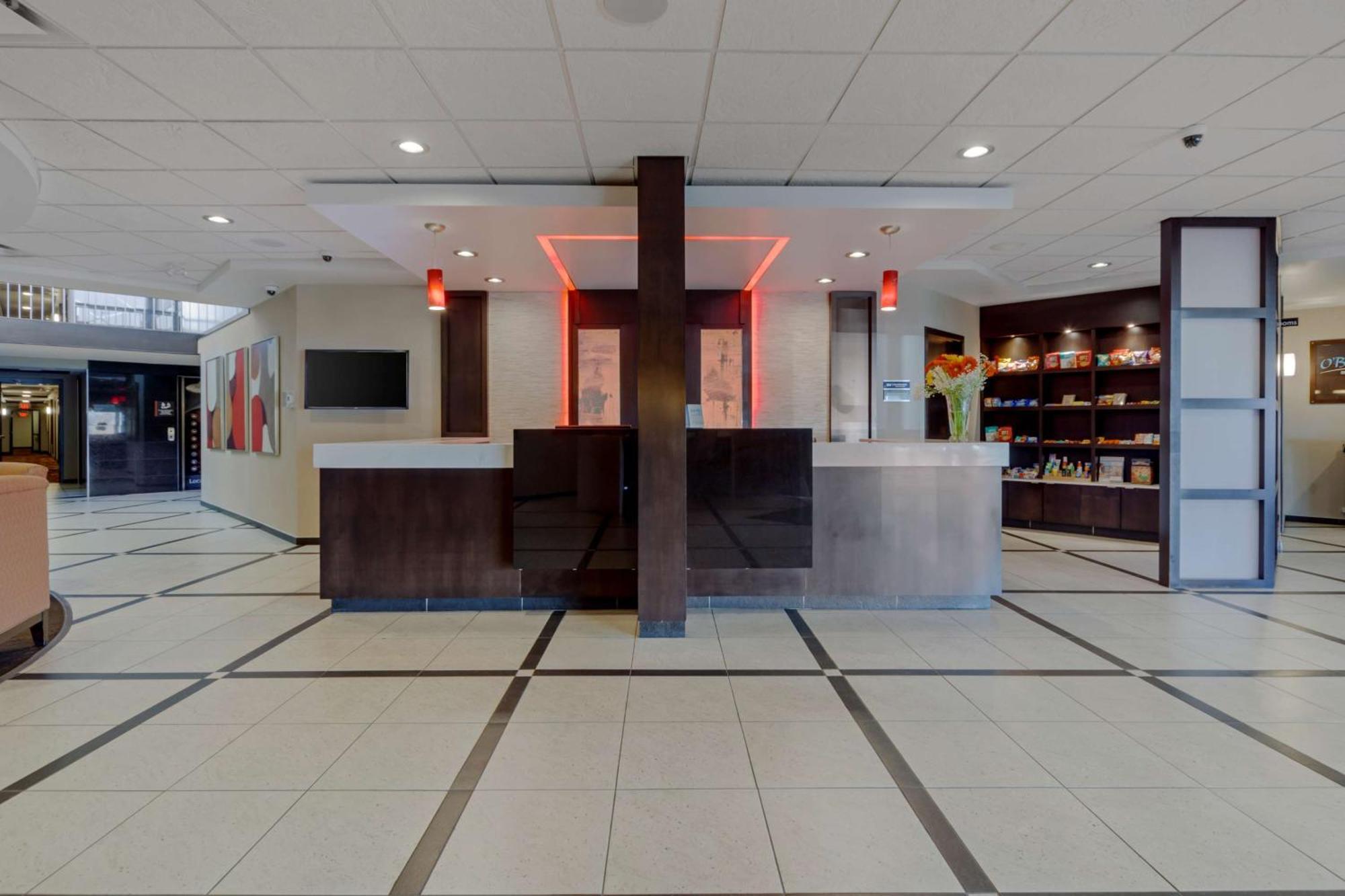 Best Western Premier Denham Inn & Suites Leduc Exterior photo