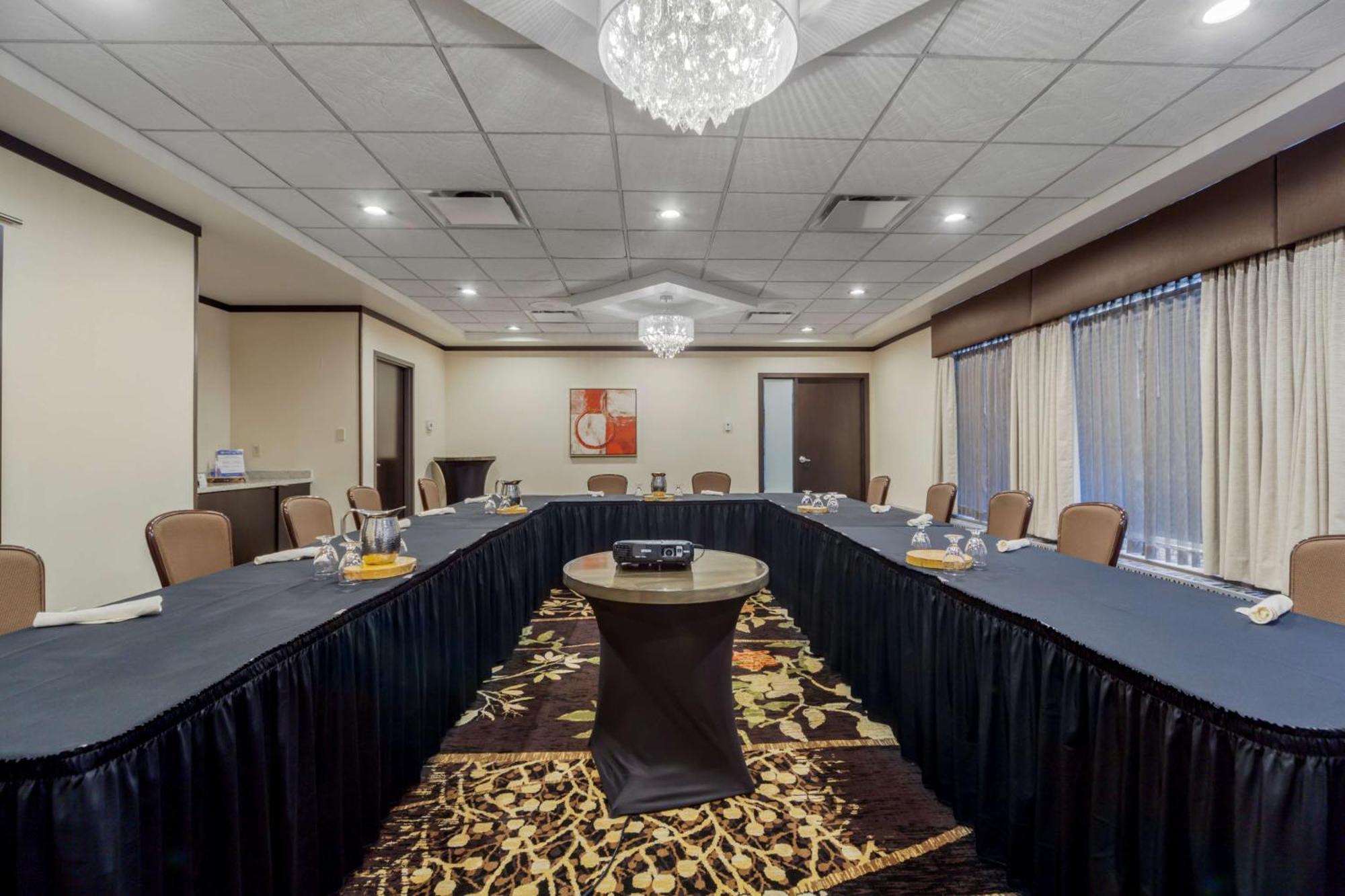 Best Western Premier Denham Inn & Suites Leduc Exterior photo
