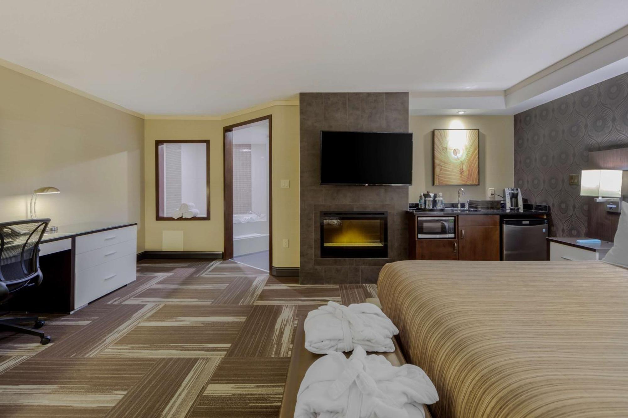 Best Western Premier Denham Inn & Suites Leduc Exterior photo