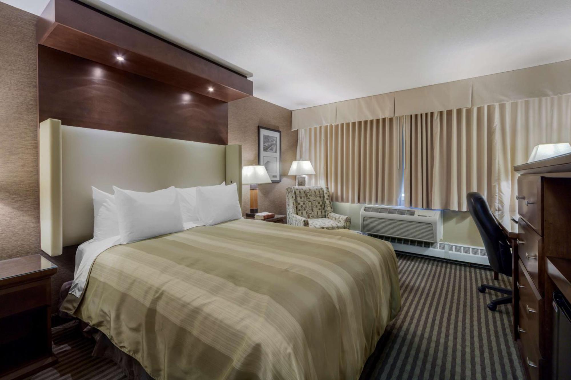 Best Western Premier Denham Inn & Suites Leduc Exterior photo