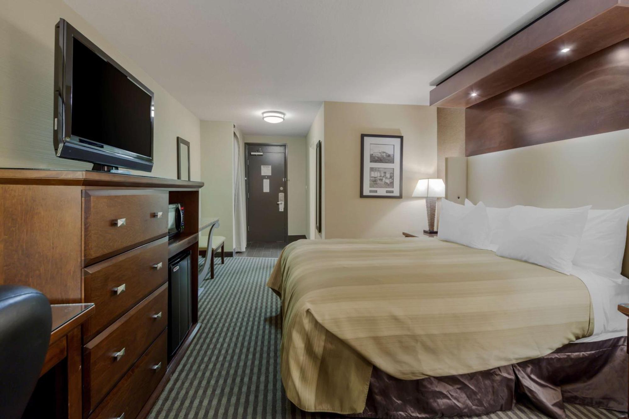 Best Western Premier Denham Inn & Suites Leduc Exterior photo
