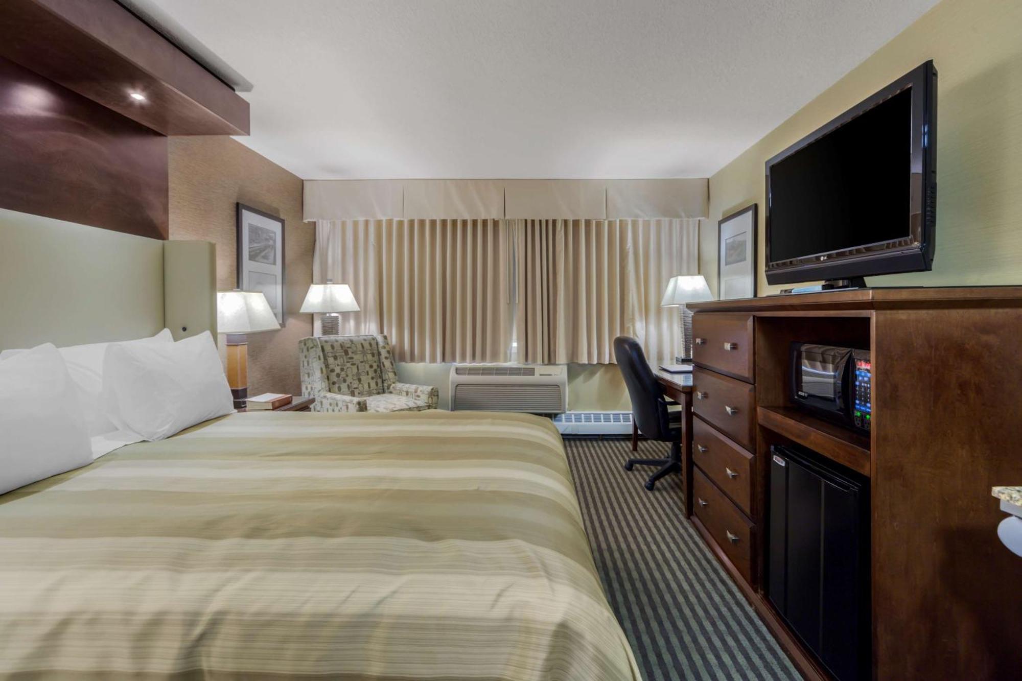 Best Western Premier Denham Inn & Suites Leduc Exterior photo