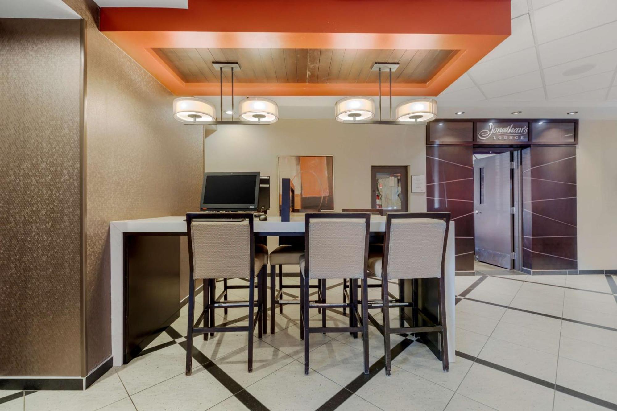 Best Western Premier Denham Inn & Suites Leduc Exterior photo