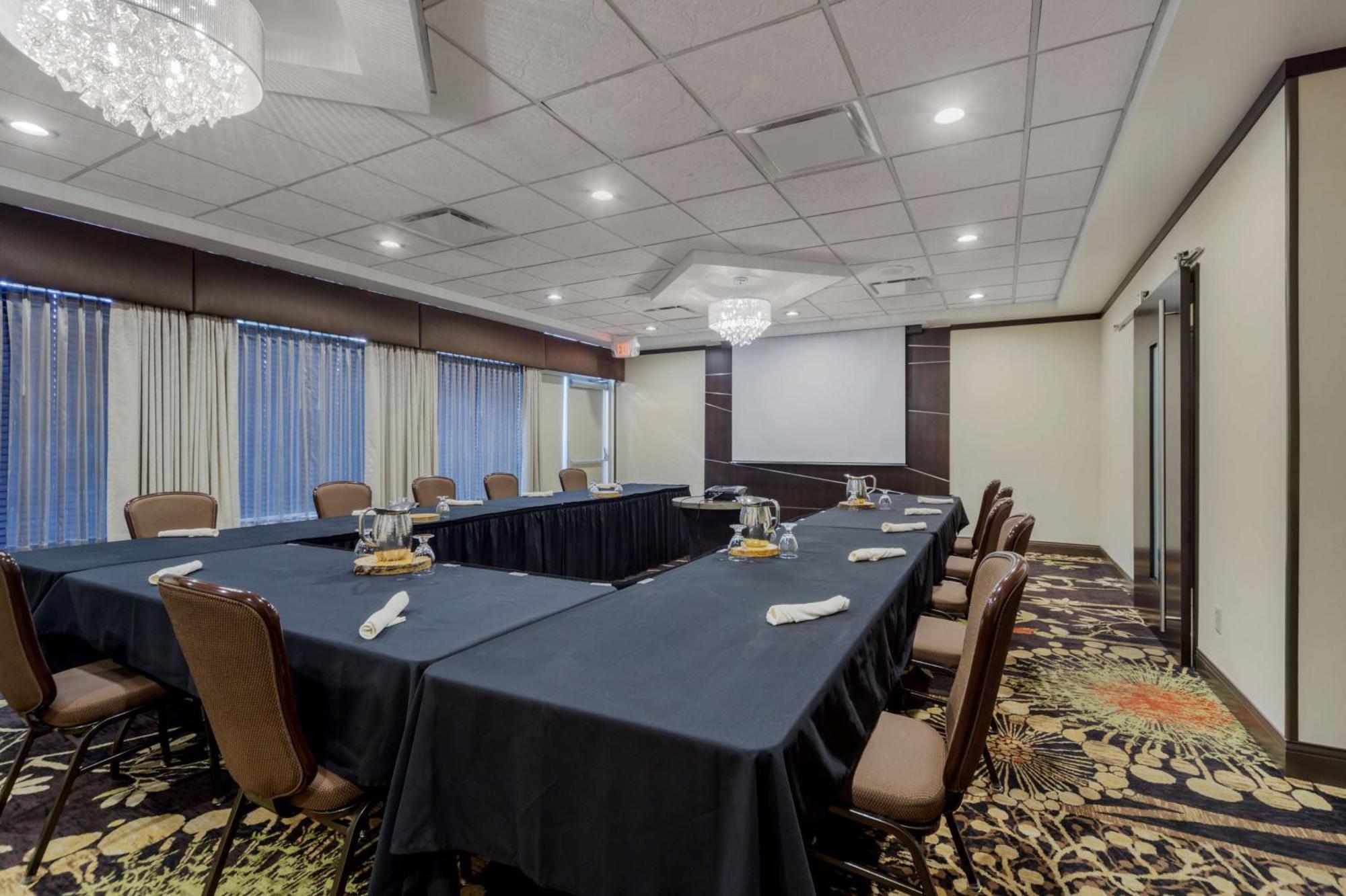 Best Western Premier Denham Inn & Suites Leduc Exterior photo