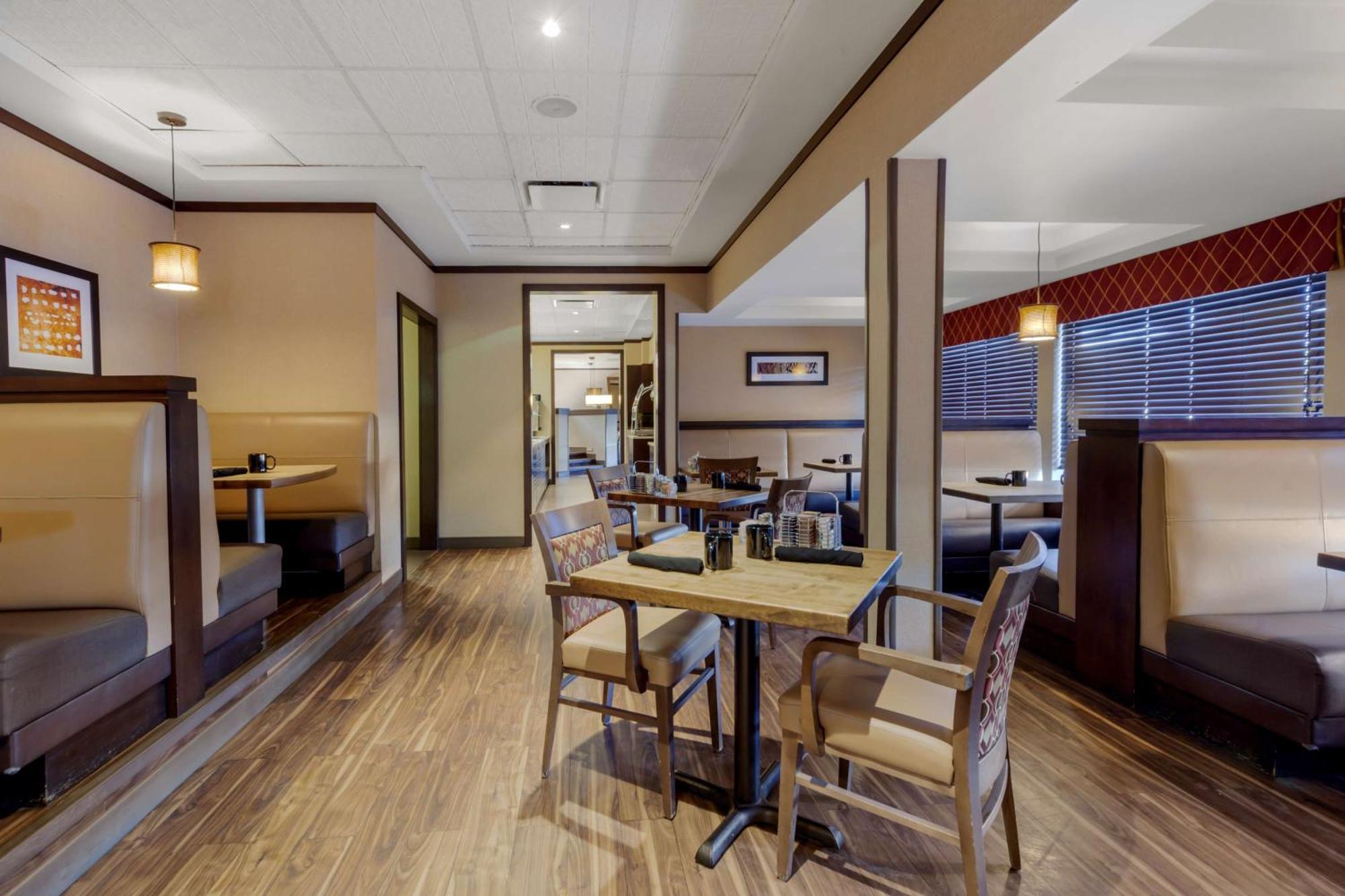 Best Western Premier Denham Inn & Suites Leduc Exterior photo