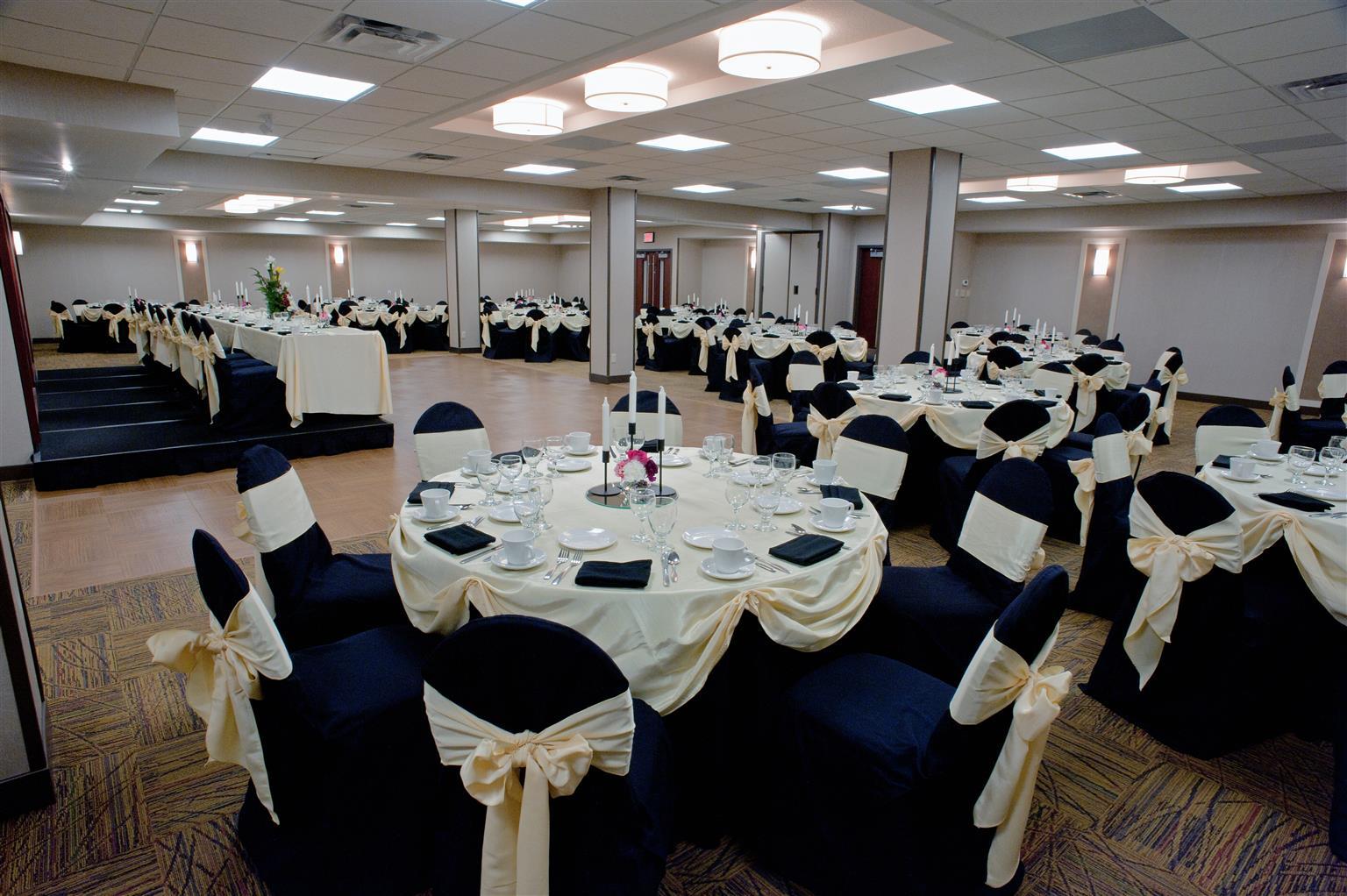 Best Western Premier Denham Inn & Suites Leduc Exterior photo